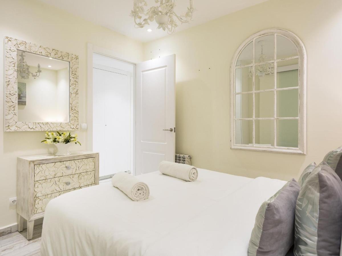 Sitges Spaces Mediterranean Apartments 4 Bedroom, 4 Bathroom, Huge Terrace, Jacuzzi- Sleeps 9 Exterior foto