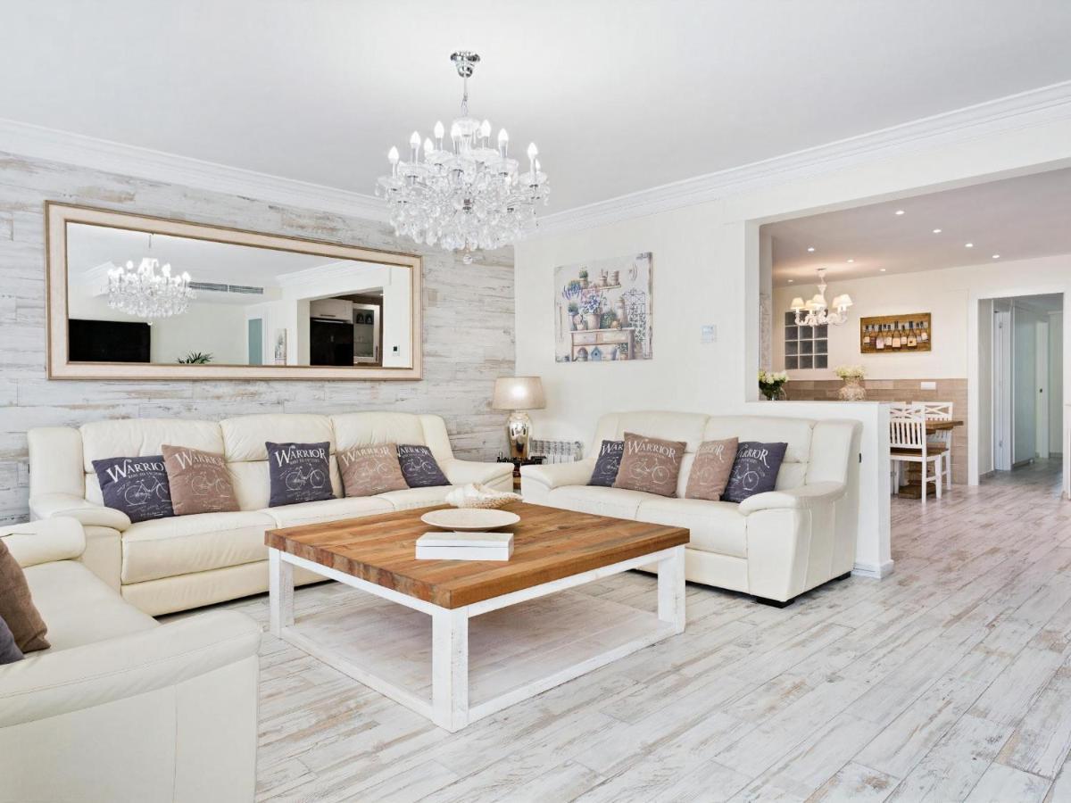 Sitges Spaces Mediterranean Apartments 4 Bedroom, 4 Bathroom, Huge Terrace, Jacuzzi- Sleeps 9 Exterior foto